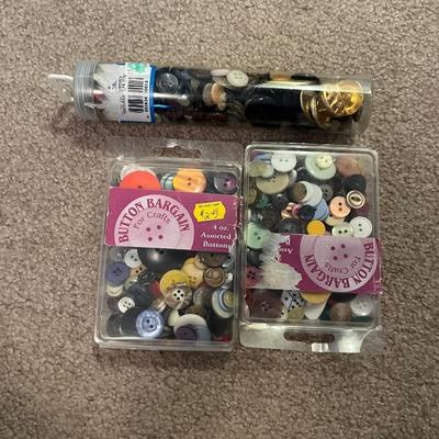 Assorted buttons
