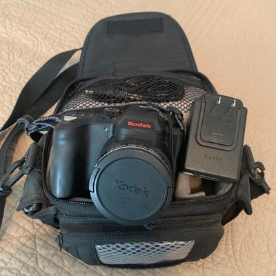 Kodak Easy Share Digital Camera w / Flash & Soft Case