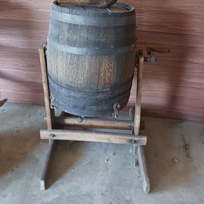 ANTIQUE WOODEN BARREL HAND CRANK BUTTER CHURN W/METAL SCOOP