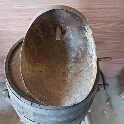 ANTIQUE WOODEN BARREL HAND CRANK BUTTER CHURN W/METAL SCOOP