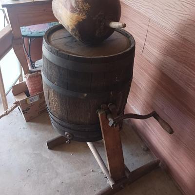 ANTIQUE WOODEN BARREL HAND CRANK BUTTER CHURN W/METAL SCOOP