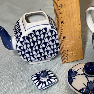 Lot 356 Blue & White Tea pots
