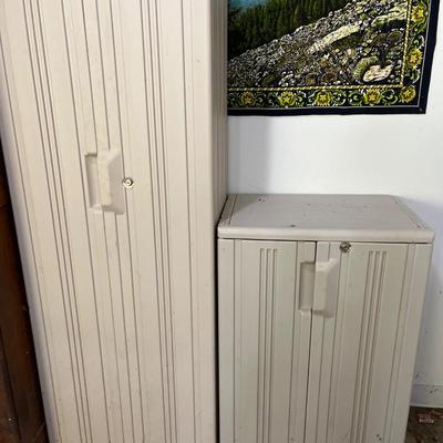 2 plastic cabinets