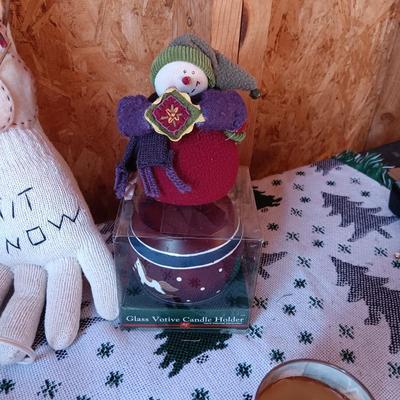 4 NAVIDAD TREE SNACK PLATES, SANTA LAMP, ICE SKATERS MUSIC BOX AND MORE