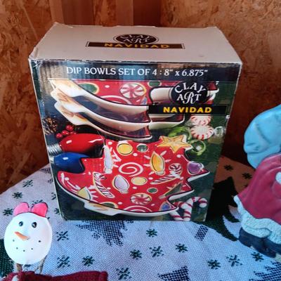 4 NAVIDAD TREE SNACK PLATES, SANTA LAMP, ICE SKATERS MUSIC BOX AND MORE