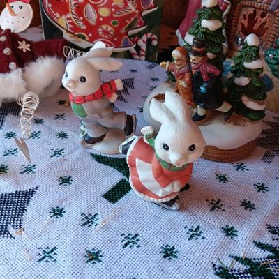 4 NAVIDAD TREE SNACK PLATES, SANTA LAMP, ICE SKATERS MUSIC BOX AND MORE