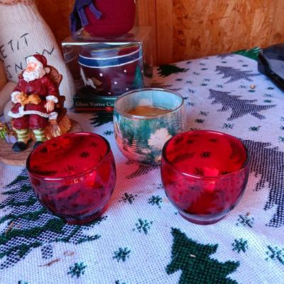 4 NAVIDAD TREE SNACK PLATES, SANTA LAMP, ICE SKATERS MUSIC BOX AND MORE