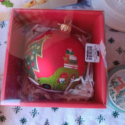 SNOOWMAN WITH LIGHT UP TREE, MOTION DETECTOR SANTA AND MORE
