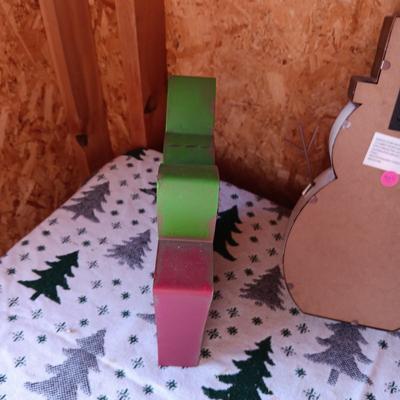 TIN PRE-LIT SNOWMAN AND PRESENT PLUS METAL SLEIGH