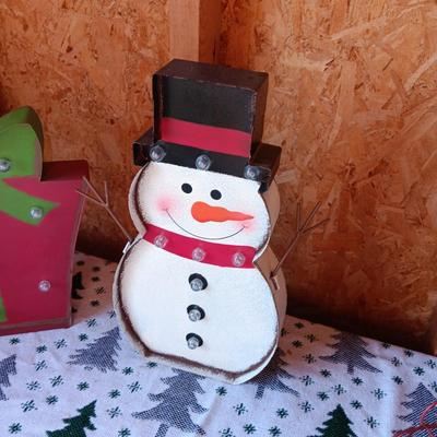 TIN PRE-LIT SNOWMAN AND PRESENT PLUS METAL SLEIGH