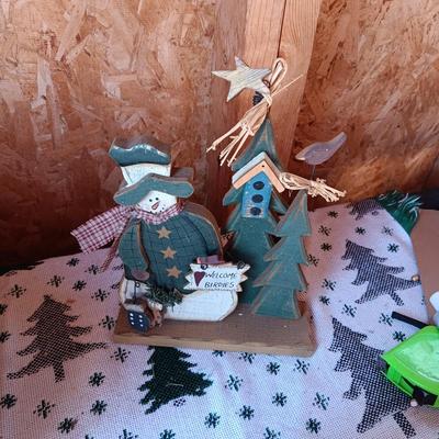 SHADOW BOX PICTURE, WOODEN SNOWMEN FIGURES AND MORE