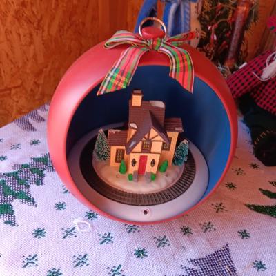 SHADOW BOX PICTURE, WOODEN SNOWMEN FIGURES AND MORE