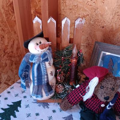 SHADOW BOX PICTURE, WOODEN SNOWMEN FIGURES AND MORE