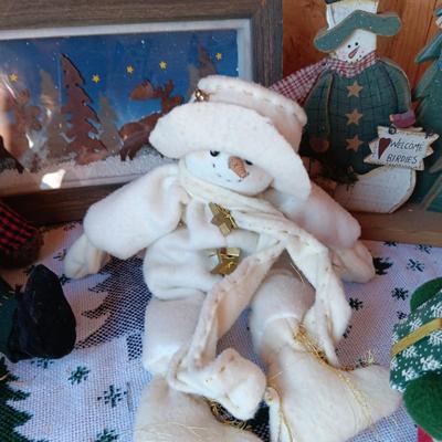 SHADOW BOX PICTURE, WOODEN SNOWMEN FIGURES AND MORE