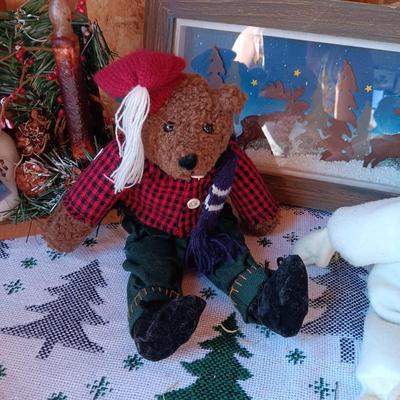 SHADOW BOX PICTURE, WOODEN SNOWMEN FIGURES AND MORE