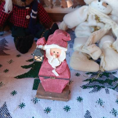 SHADOW BOX PICTURE, WOODEN SNOWMEN FIGURES AND MORE