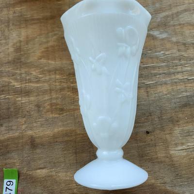 lot of 5 Vintage Jeanette Iris &Herringbone Milk Glass Vase