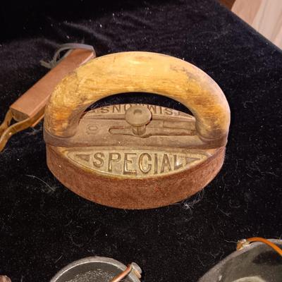2 CAST IRONS, BRASS BED WARMER AND 2 SMALL CAST POTS