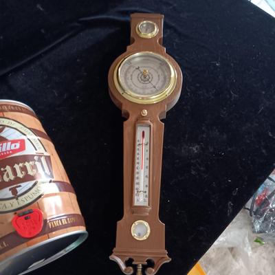 SEALED GALLO DE BARRIL & CAN OF JR BEER, BAROMETER AND COORS GLASS