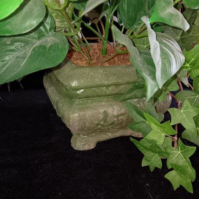 BATTERY OPERATED FROG, 2 PUMPKIN DISHES W/LIDS AND FAUX PLANT