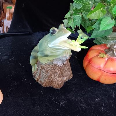 BATTERY OPERATED FROG, 2 PUMPKIN DISHES W/LIDS AND FAUX PLANT