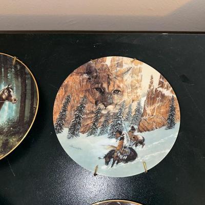 COLLECTOR'S PLATES DEPICTING NATIVE AMERICANS