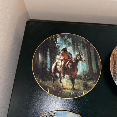 COLLECTOR'S PLATES DEPICTING NATIVE AMERICANS