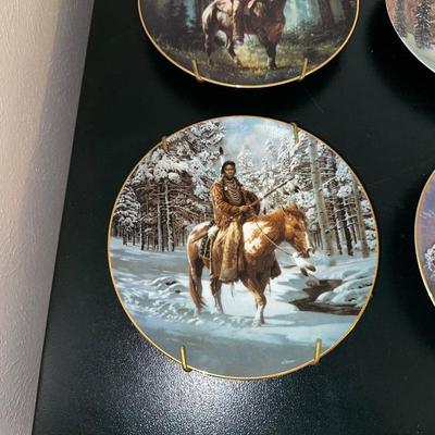 COLLECTOR'S PLATES DEPICTING NATIVE AMERICANS