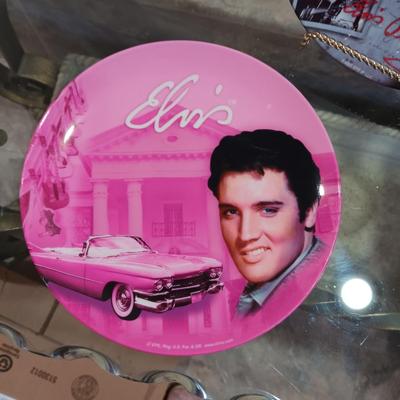 ELVIS SEALED COLLECTOR'S SERIES BUBBLE GUM CARDS