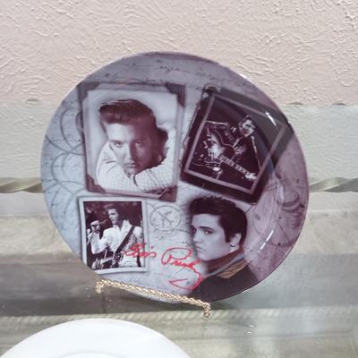 ELVIS SEALED COLLECTOR'S SERIES BUBBLE GUM CARDS