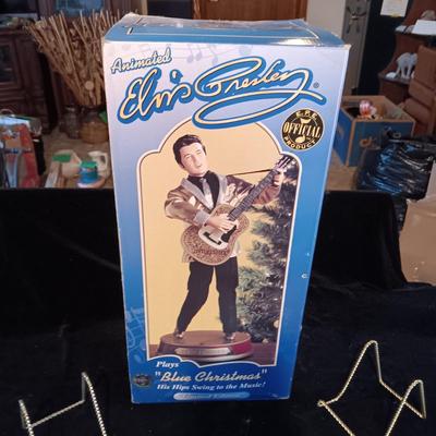 ANIMATED ELVIS PRESLEY AND 2 COLLECTORS PLATES