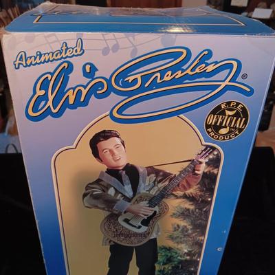 ANIMATED ELVIS PRESLEY AND 2 COLLECTORS PLATES
