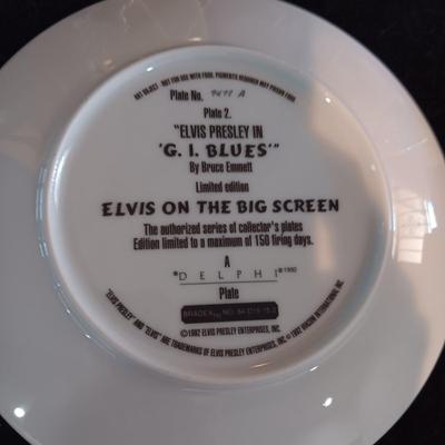 ANIMATED ELVIS PRESLEY AND 2 COLLECTORS PLATES