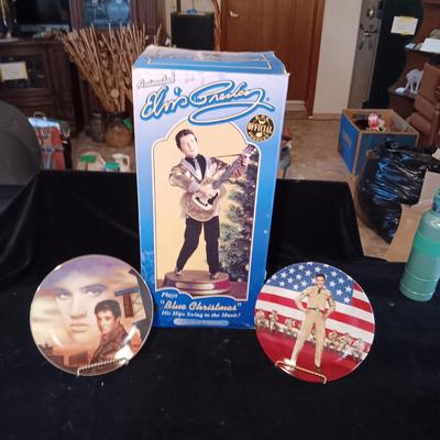 ANIMATED ELVIS PRESLEY AND 2 COLLECTORS PLATES