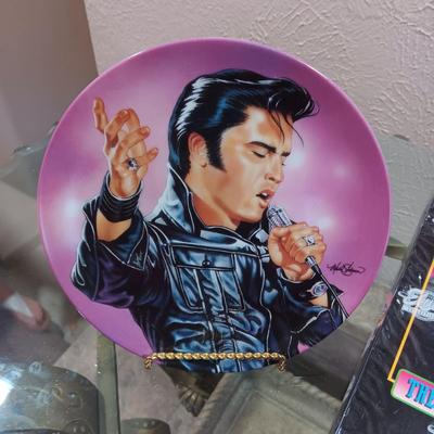 SEALED ELVIS THE CARDS OF HIS LIFE AND 2 COLLECTOR'S PLATES