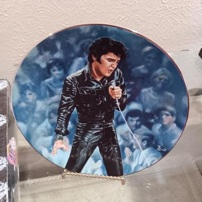 SEALED ELVIS THE CARDS OF HIS LIFE AND 2 COLLECTOR'S PLATES