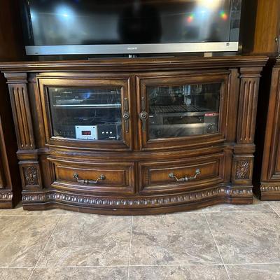 STUNNING FAIRMONT DESIGNS ENTERTAINMENT CENTER