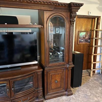 STUNNING FAIRMONT DESIGNS ENTERTAINMENT CENTER
