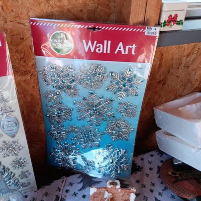 HOLIDAY WALL ART AND OTHER DECORATIONS