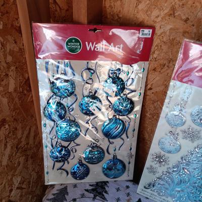 HOLIDAY WALL ART AND OTHER DECORATIONS