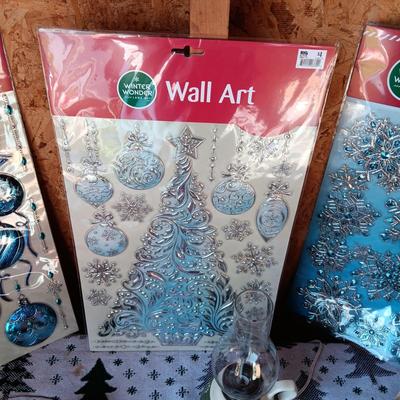 HOLIDAY WALL ART AND OTHER DECORATIONS