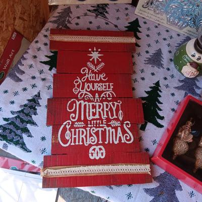 HOLIDAY WALL ART AND OTHER DECORATIONS