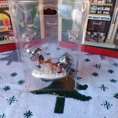 2 LEMAX CHRISTMAS VILLAGE BUILDINGS