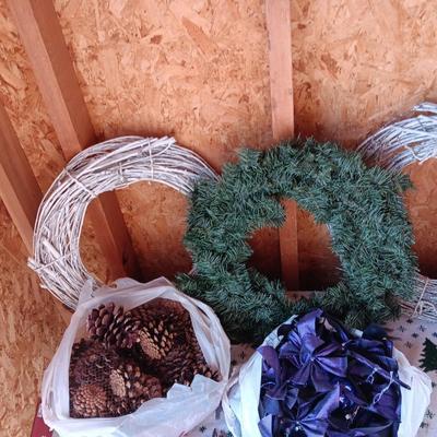 HOLIDAY CRAFT SUPPLIES