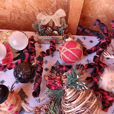 QUALITY TREE ORNAMENTS (1)