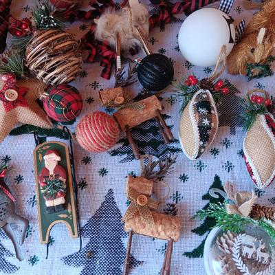 QUALITY TREE ORNAMENTS (1)