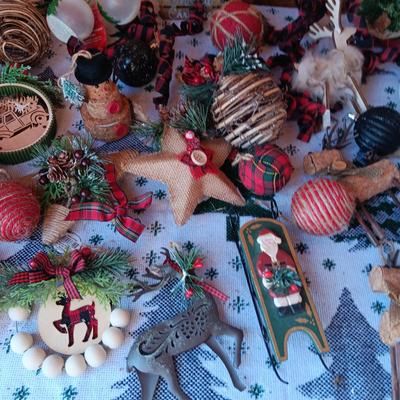 QUALITY TREE ORNAMENTS (1)