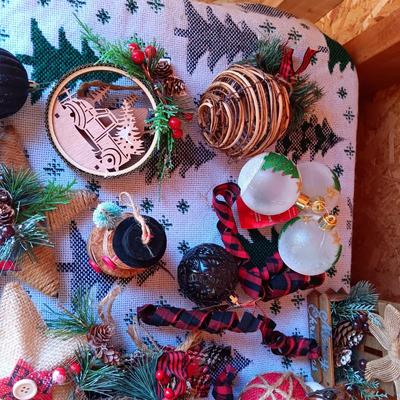 QUALITY TREE ORNAMENTS (1)