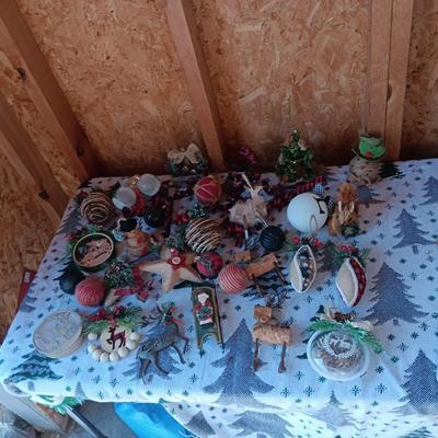 QUALITY TREE ORNAMENTS (1)