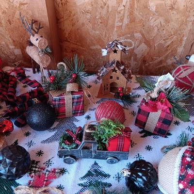 QUALITY TREE ORNAMENTS (2)